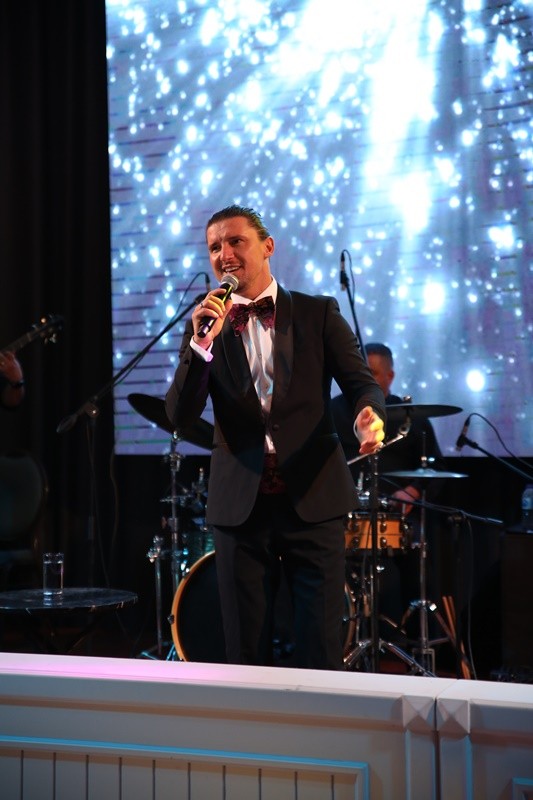 Dokuz şahitli nikah! Balayı Maldivler'de