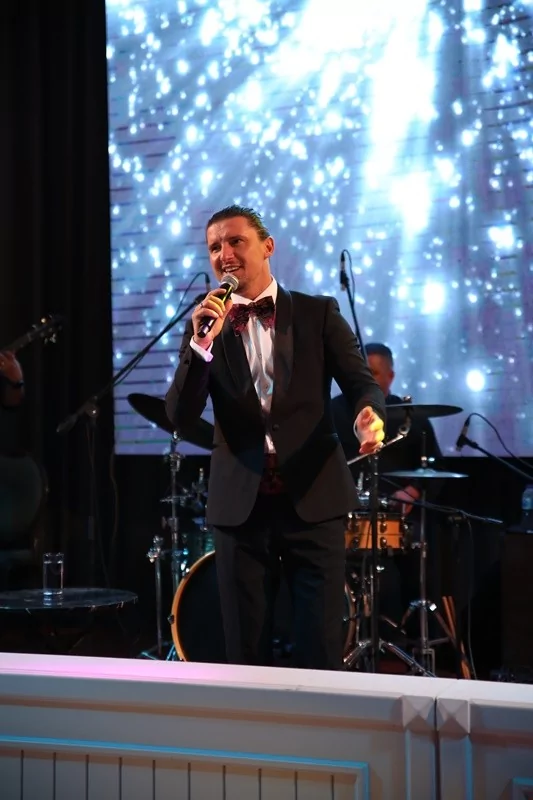 Dokuz şahitli nikah! Balayı Maldivler'de