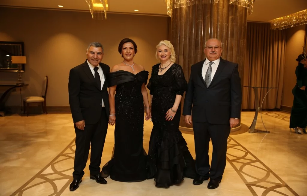 Dokuz şahitli nikah! Balayı Maldivler'de