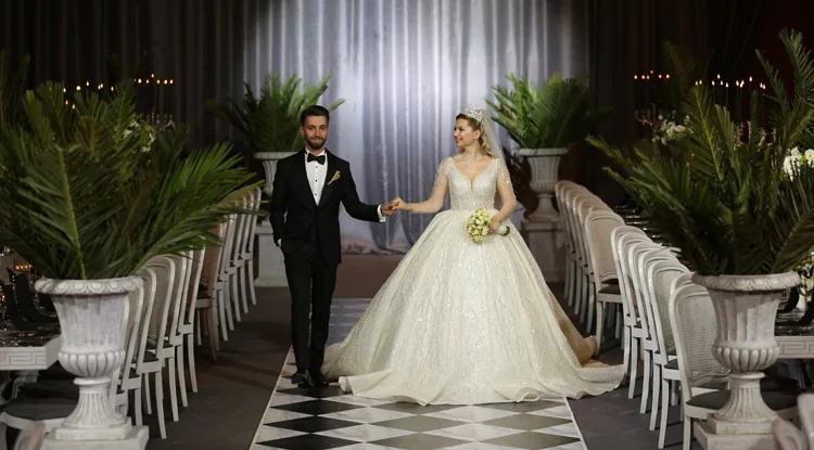 Dokuz şahitli nikah! Balayı Maldivler'de