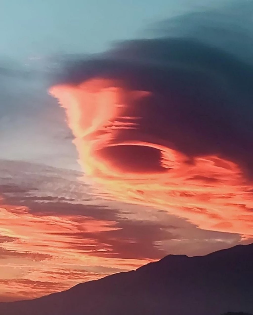 Bursa'da güneşle bulutlar kartpostallık görüntüler oluşturdu