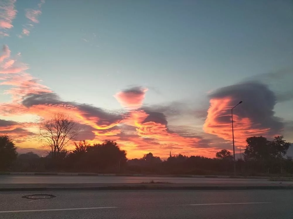 Bursa'da güneşle bulutlar kartpostallık görüntüler oluşturdu