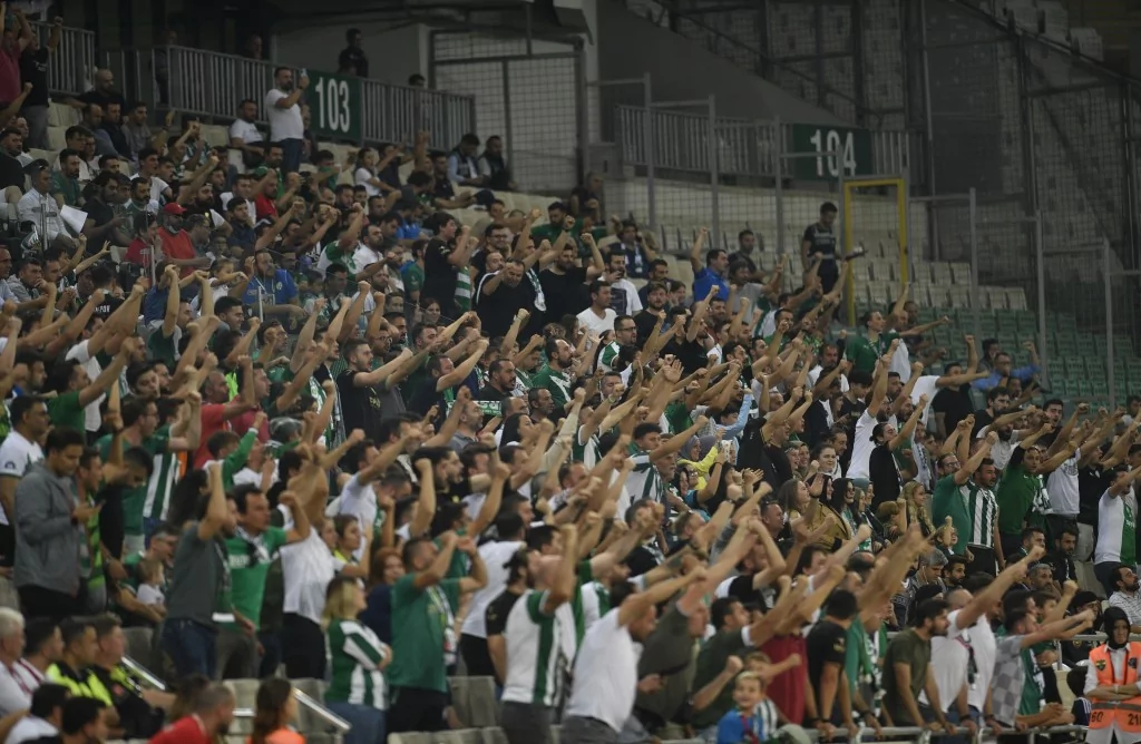 Bursaspor Esenler Erokspor maçının fotoğraflı hikayesi