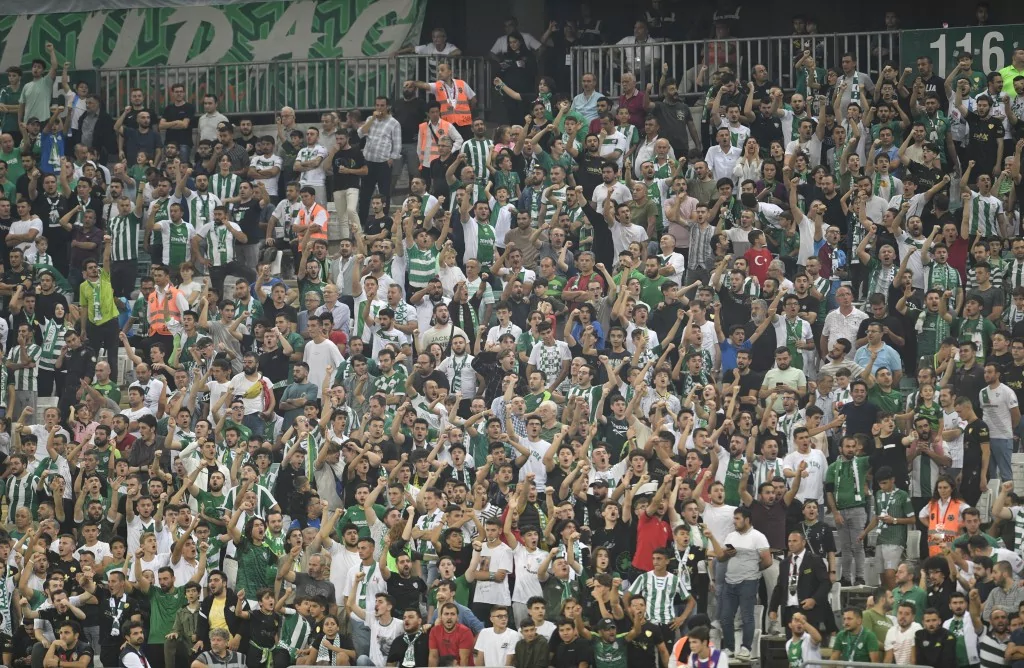 Bursaspor Esenler Erokspor maçının fotoğraflı hikayesi