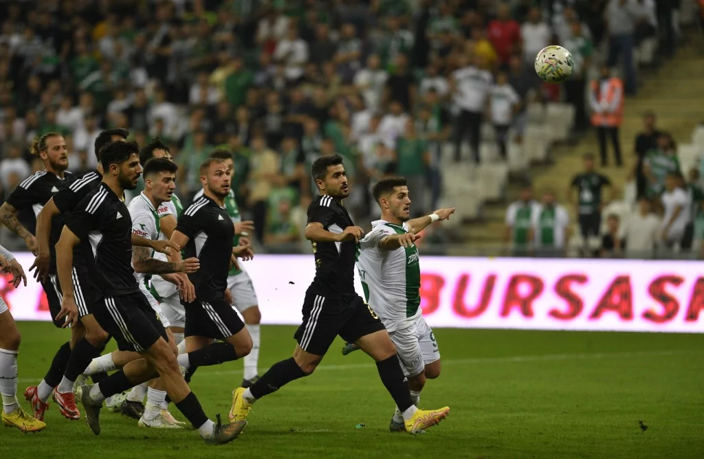 Bursaspor Esenler Erokspor maçının fotoğraflı hikayesi