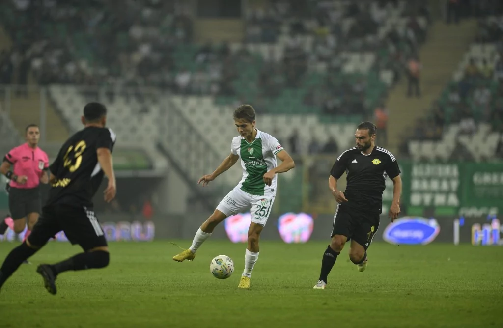 Bursaspor Esenler Erokspor maçının fotoğraflı hikayesi