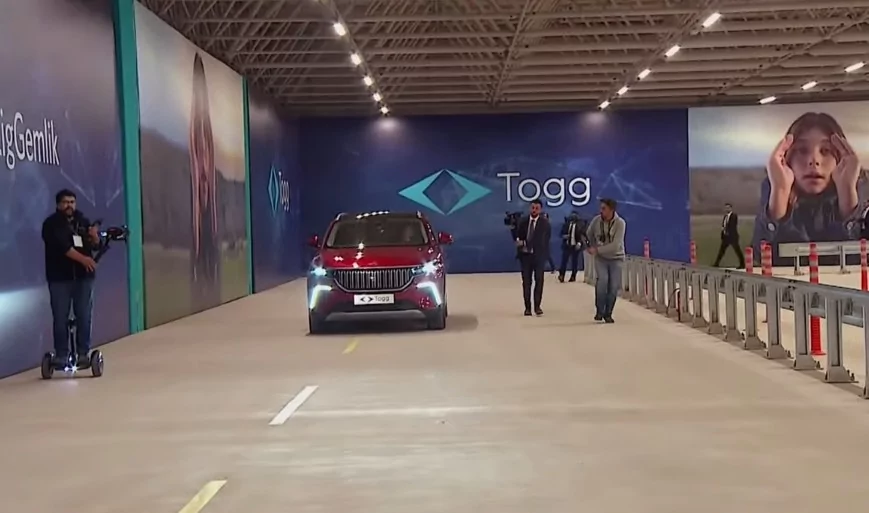 Bursa'da 60 yıllık hayal gerçek oldu! Togg'un ilk aracı banttan indi