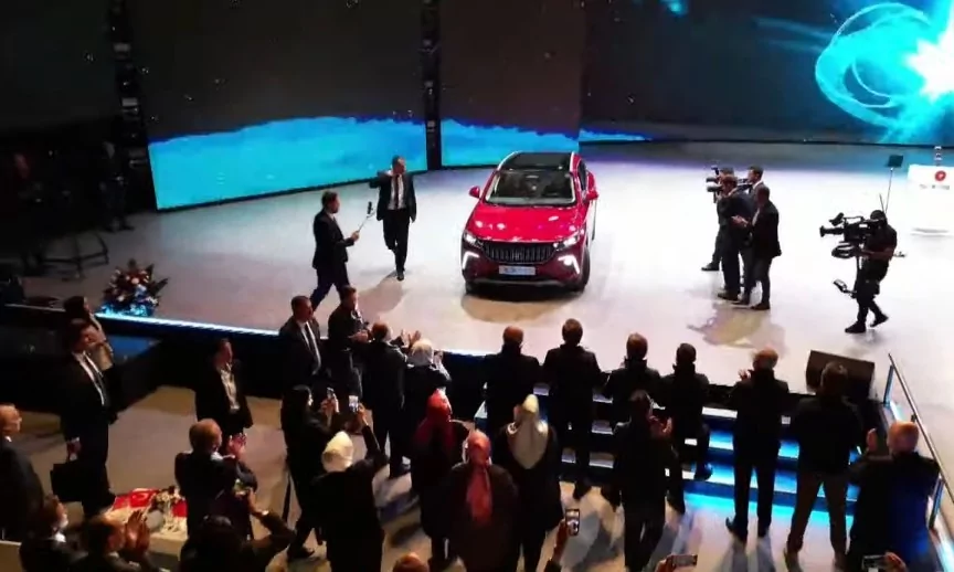 Bursa'da 60 yıllık hayal gerçek oldu! Togg'un ilk aracı banttan indi