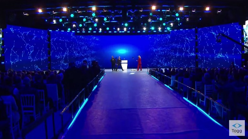 Bursa'da 60 yıllık hayal gerçek oldu! Togg'un ilk aracı banttan indi