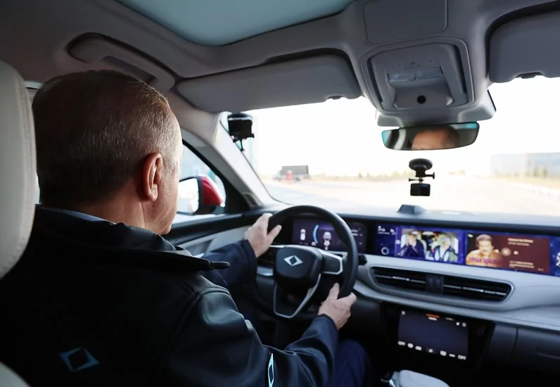 Bursa'da 60 yıllık hayal gerçek oldu! Togg'un ilk aracı banttan indi