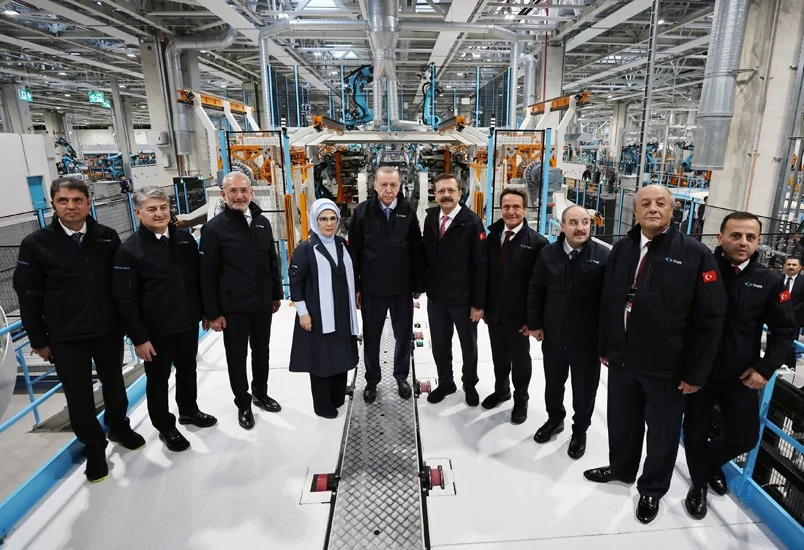 Bursa'da 60 yıllık hayal gerçek oldu! Togg'un ilk aracı banttan indi