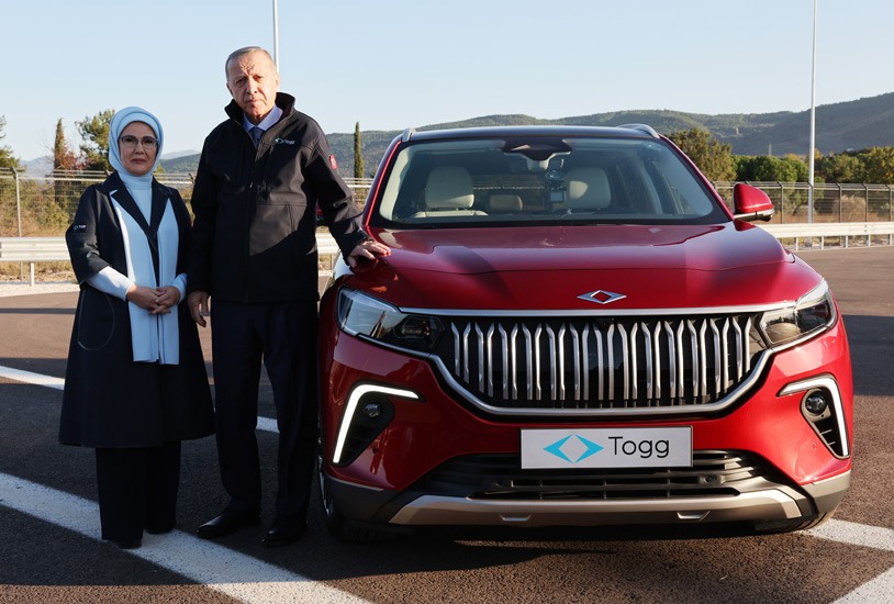 Bursa'da 60 yıllık hayal gerçek oldu! Togg'un ilk aracı banttan indi