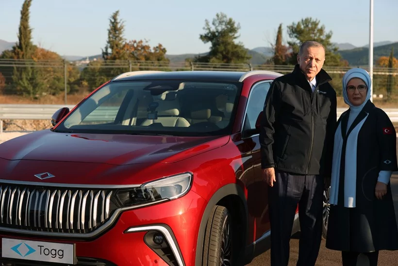Bursa'da 60 yıllık hayal gerçek oldu! Togg'un ilk aracı banttan indi