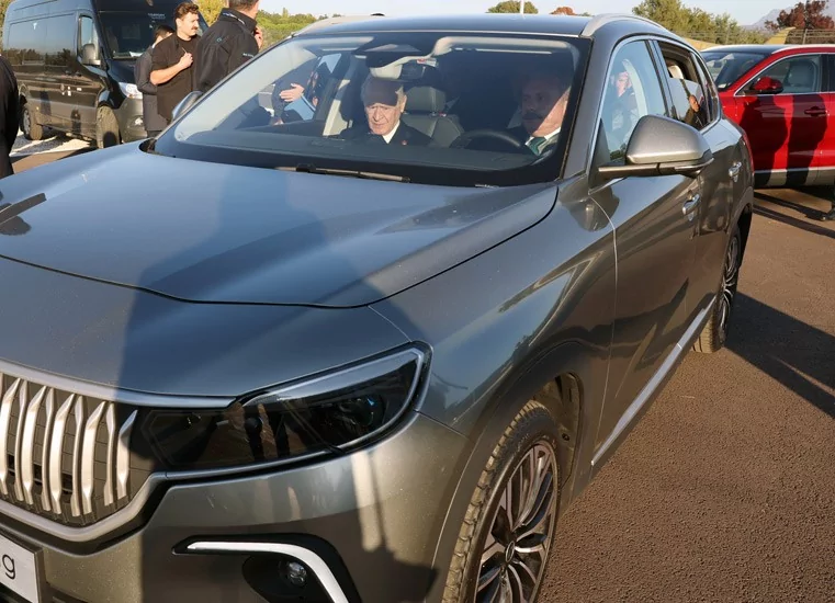 Bursa'da 60 yıllık hayal gerçek oldu! Togg'un ilk aracı banttan indi