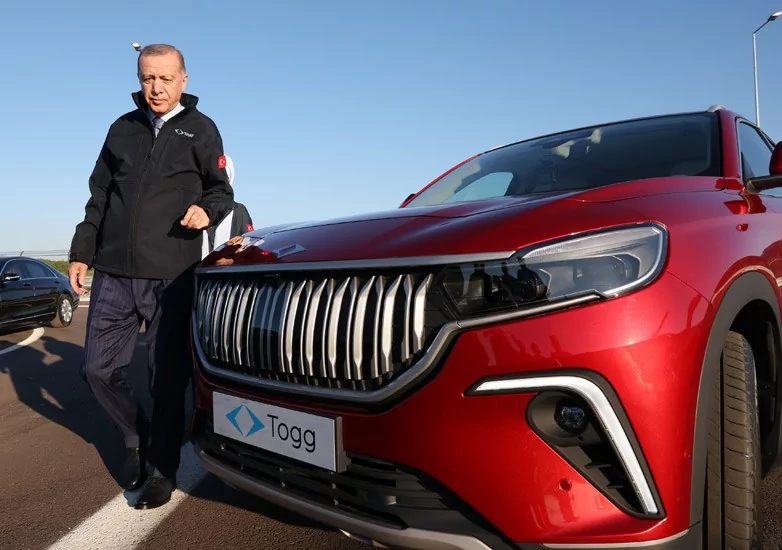 Bursa'da 60 yıllık hayal gerçek oldu! Togg'un ilk aracı banttan indi