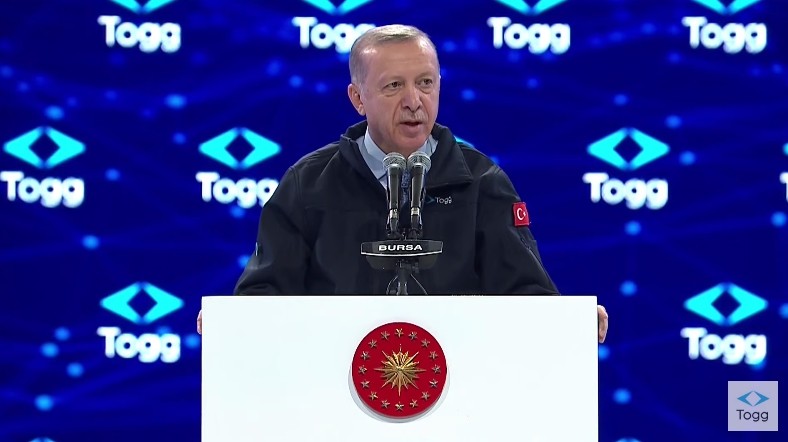 Bursa'da 60 yıllık hayal gerçek oldu! Togg'un ilk aracı banttan indi