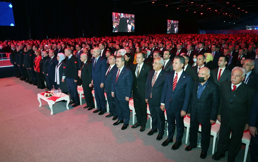 Bursa'da 60 yıllık hayal gerçek oldu! Togg'un ilk aracı banttan indi