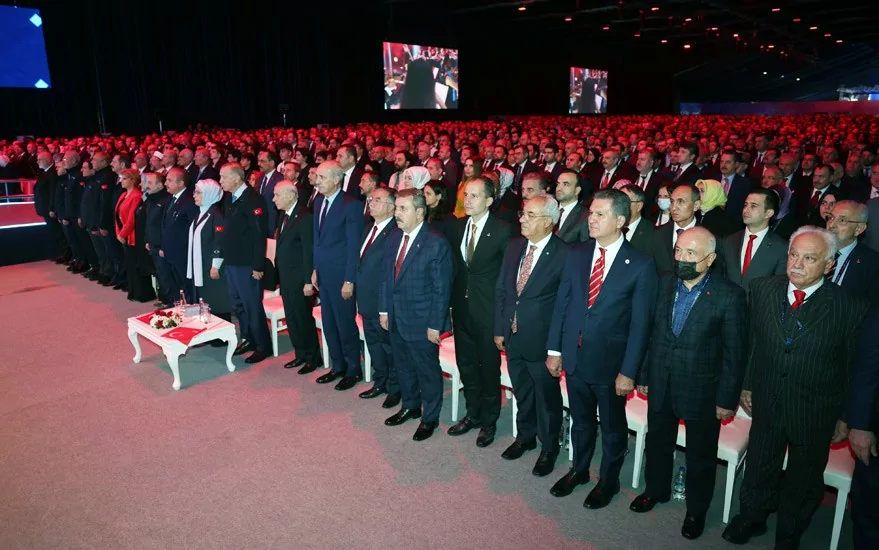 Bursa'da 60 yıllık hayal gerçek oldu! Togg'un ilk aracı banttan indi