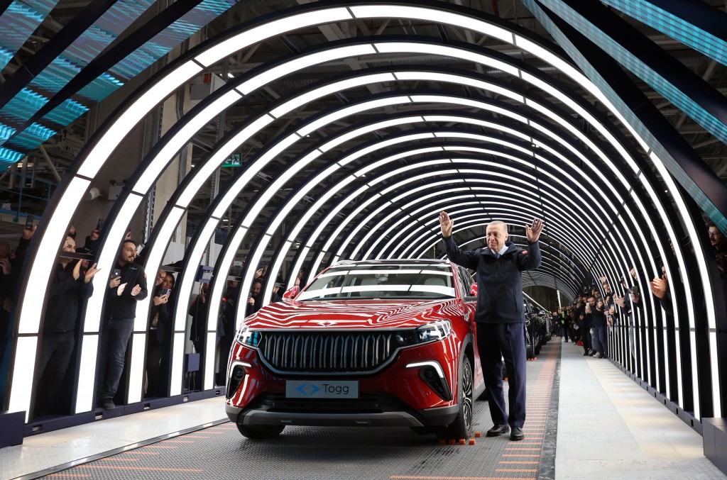 Bursa'da 60 yıllık hayal gerçek oldu! Togg'un ilk aracı banttan indi