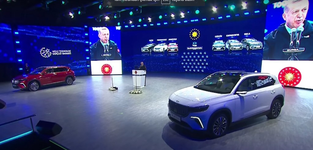 Bursa'da 60 yıllık hayal gerçek oldu! Togg'un ilk aracı banttan indi