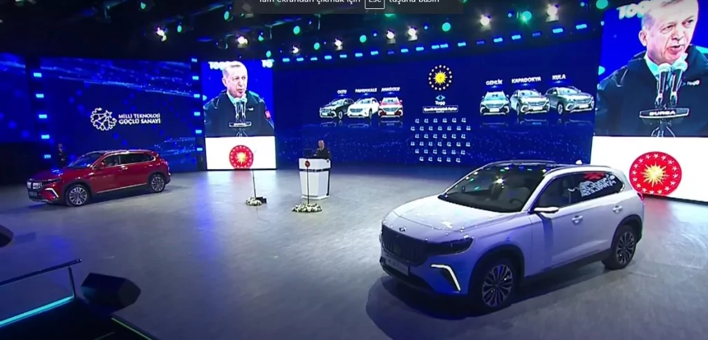 Bursa'da 60 yıllık hayal gerçek oldu! Togg'un ilk aracı banttan indi