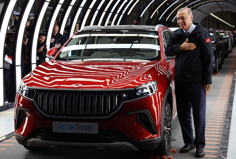 Bursa'da 60 yıllık hayal gerçek oldu! Togg'un ilk aracı banttan indi