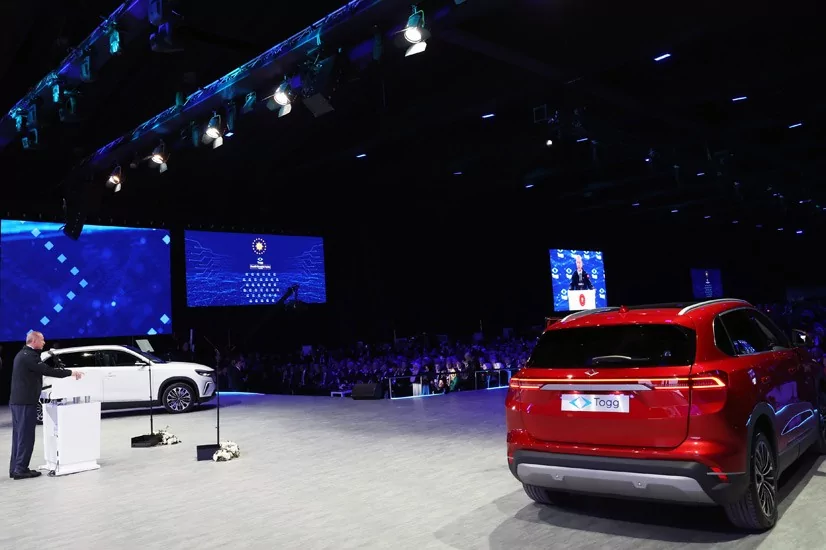 Bursa'da 60 yıllık hayal gerçek oldu! Togg'un ilk aracı banttan indi