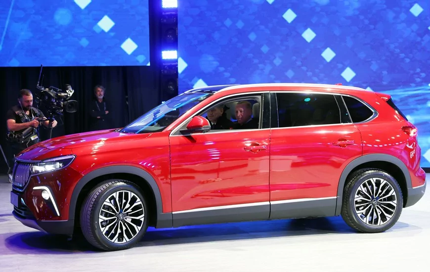 Bursa'da 60 yıllık hayal gerçek oldu! Togg'un ilk aracı banttan indi