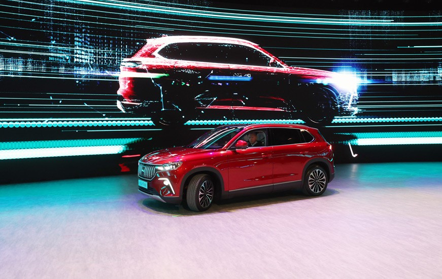 Bursa'da 60 yıllık hayal gerçek oldu! Togg'un ilk aracı banttan indi