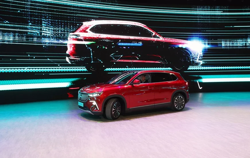 Bursa'da 60 yıllık hayal gerçek oldu! Togg'un ilk aracı banttan indi