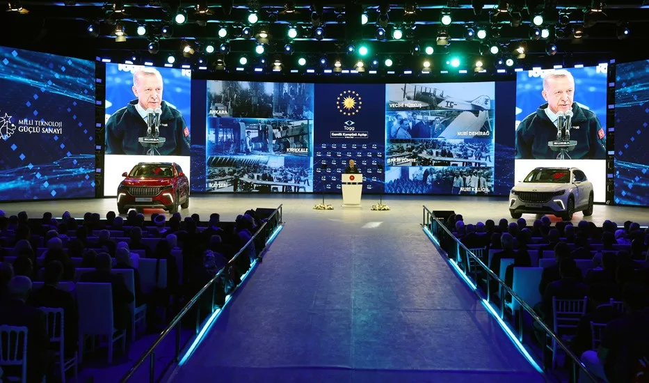 Bursa'da 60 yıllık hayal gerçek oldu! Togg'un ilk aracı banttan indi