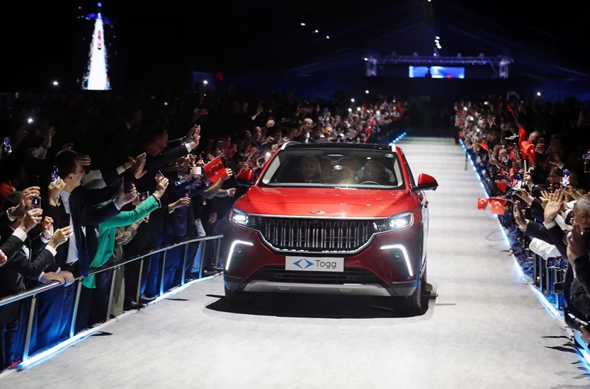 Bursa'da 60 yıllık hayal gerçek oldu! Togg'un ilk aracı banttan indi