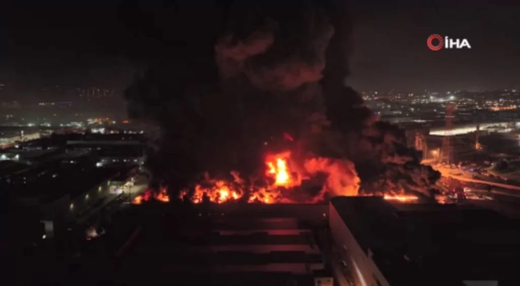Bursa'daki tekstil fabrikası alevlere teslim! İşte olay yerinden ilk fotoğraflar