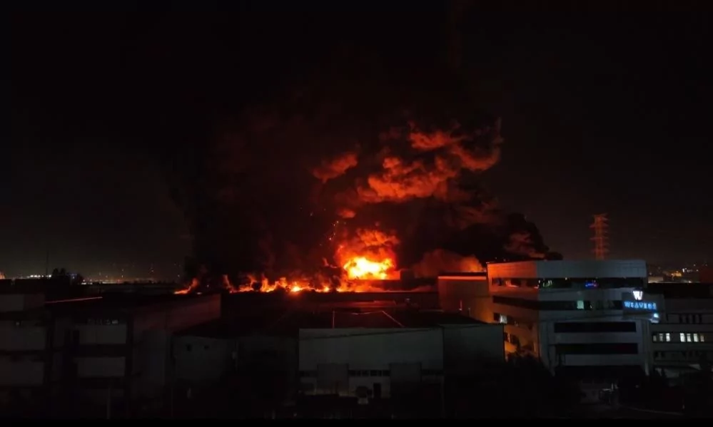 Bursa'daki tekstil fabrikası alevlere teslim! İşte olay yerinden ilk fotoğraflar