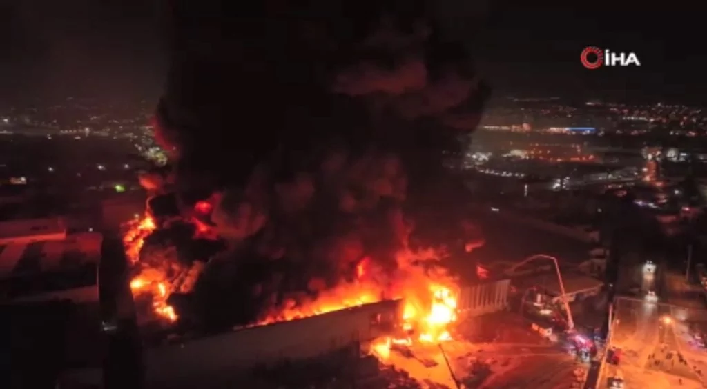 Bursa'daki tekstil fabrikası alevlere teslim! İşte olay yerinden ilk fotoğraflar