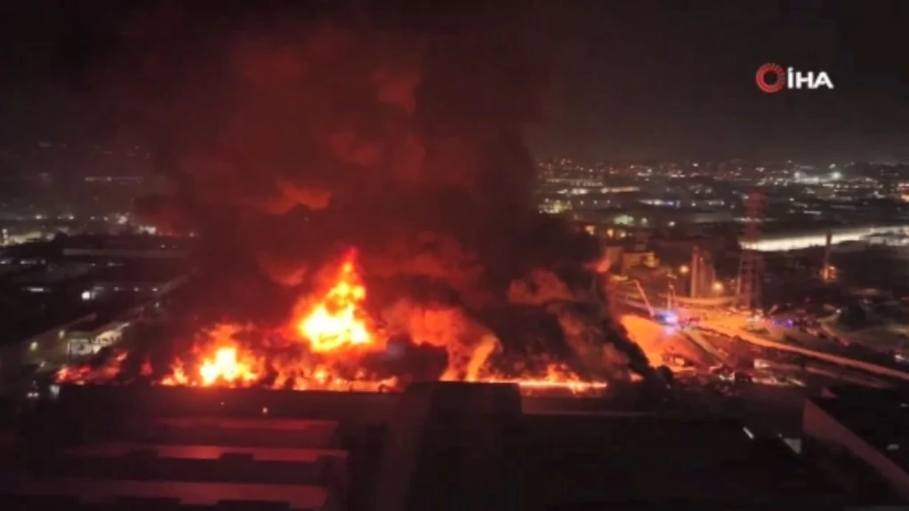 Bursa'daki tekstil fabrikası alevlere teslim! İşte olay yerinden ilk fotoğraflar
