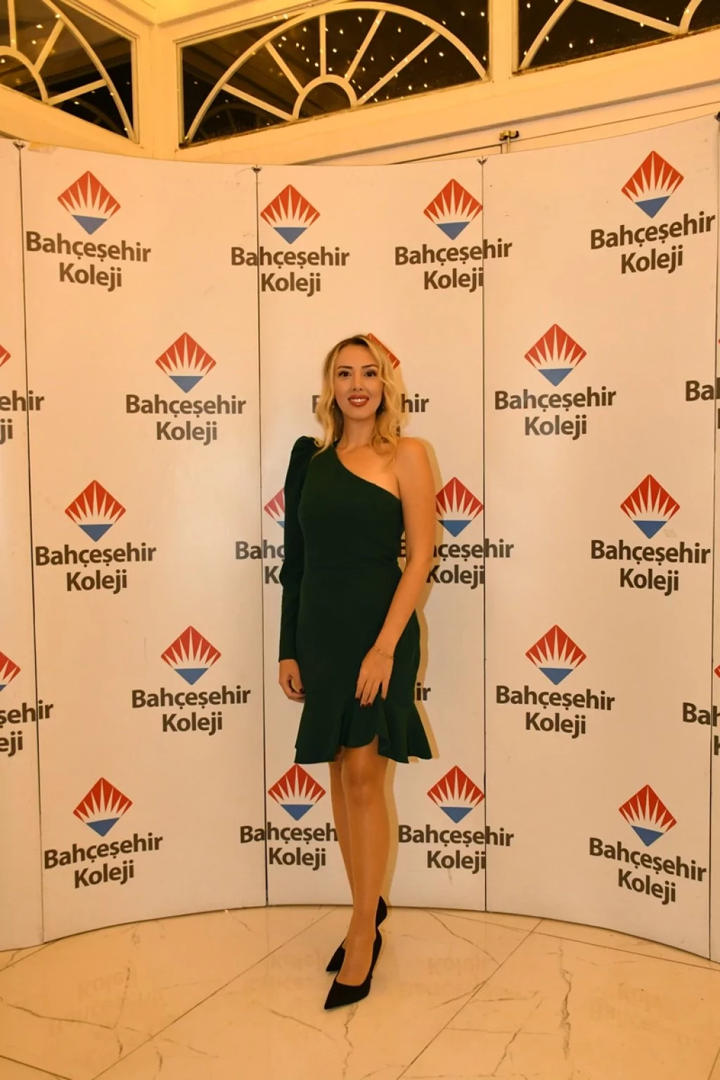 Bahçeşehir Bademli Kampüsü'nde coşkulu öğretmenler günü kutlaması