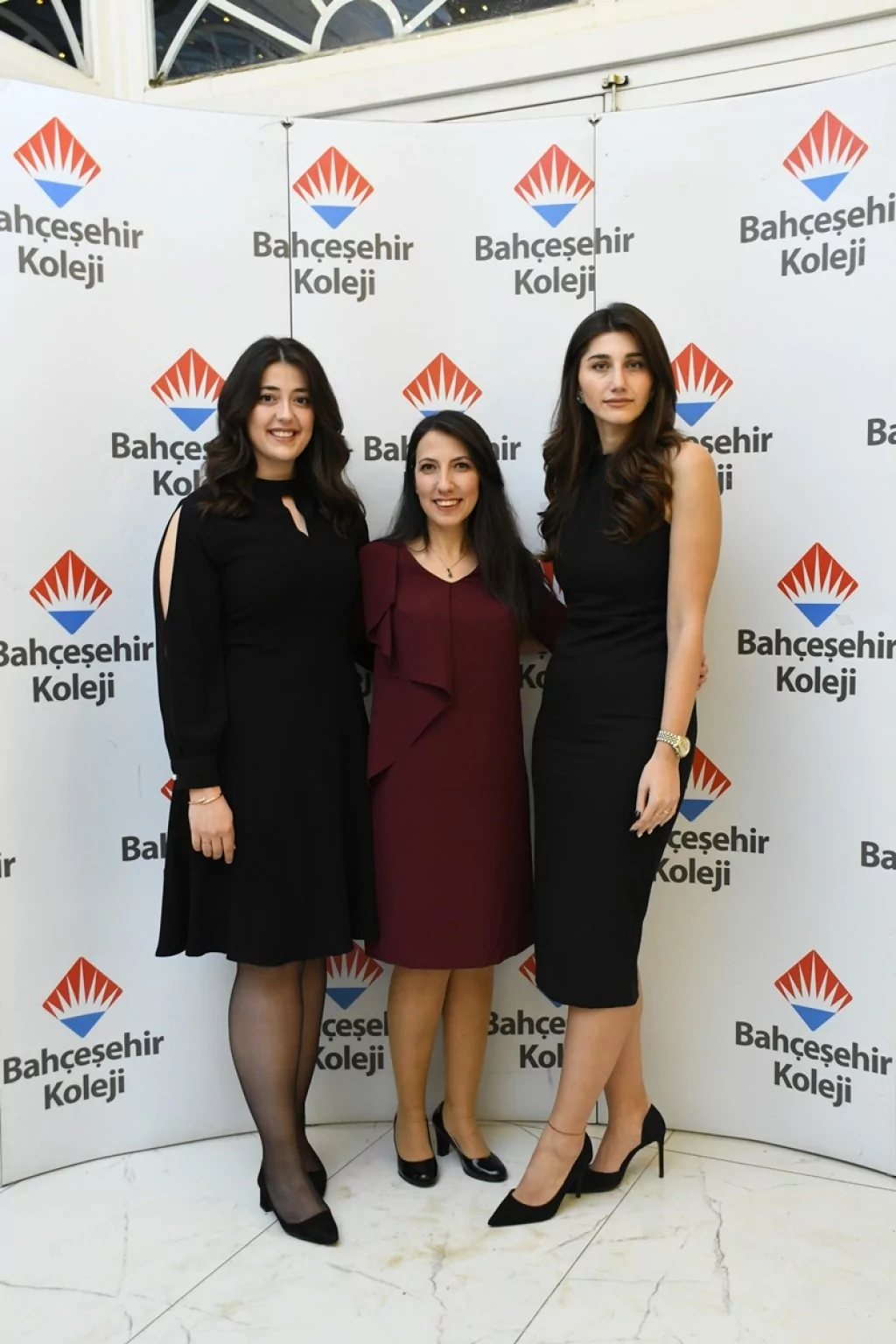 Bahçeşehir Bademli Kampüsü'nde coşkulu öğretmenler günü kutlaması