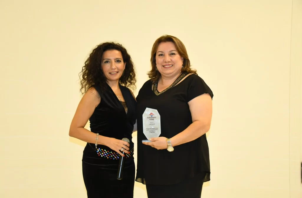 Bahçeşehir Bademli Kampüsü'nde coşkulu öğretmenler günü kutlaması