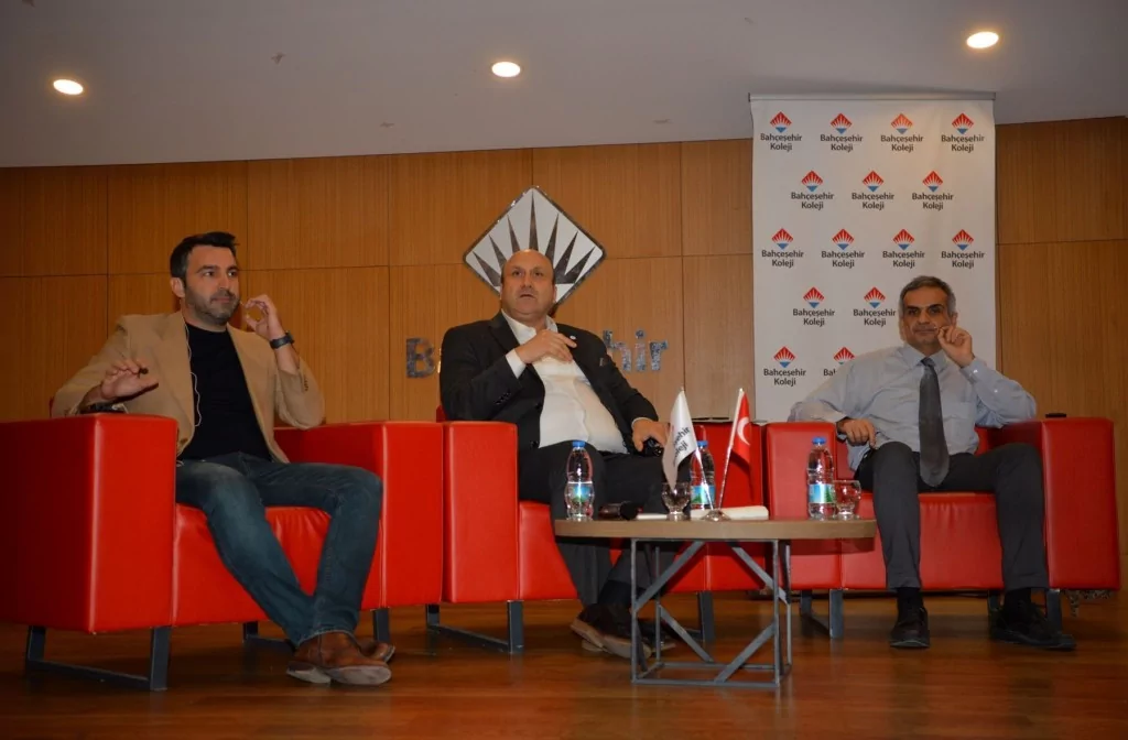 Bahçeşehir Koleji Nilüfer Kampüsü'nde 'Dijital Çağ Nedir?' paneli