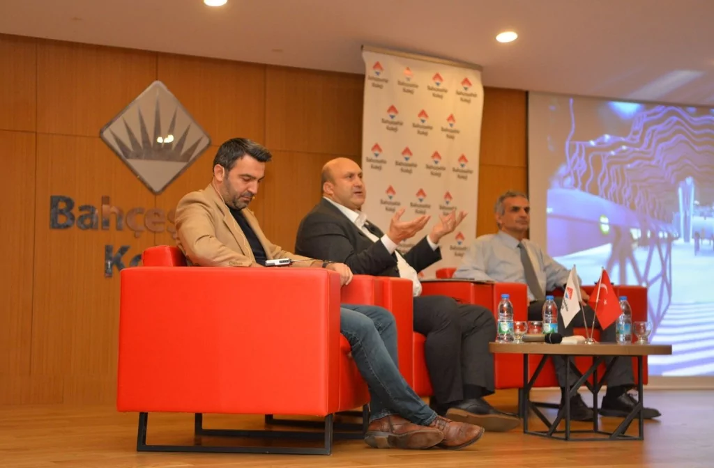 Bahçeşehir Koleji Nilüfer Kampüsü'nde 'Dijital Çağ Nedir?' paneli