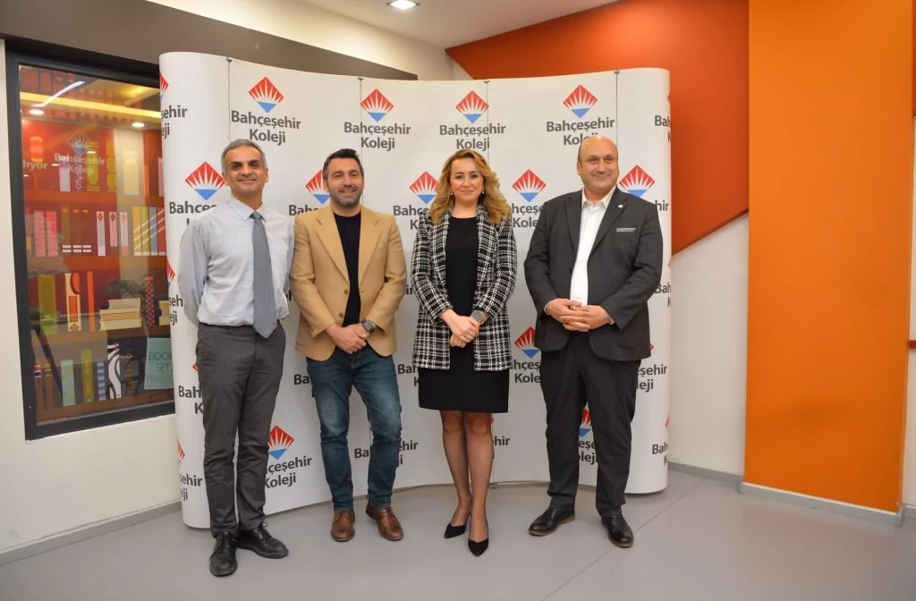 Bahçeşehir Koleji Nilüfer Kampüsü'nde 'Dijital Çağ Nedir?' paneli