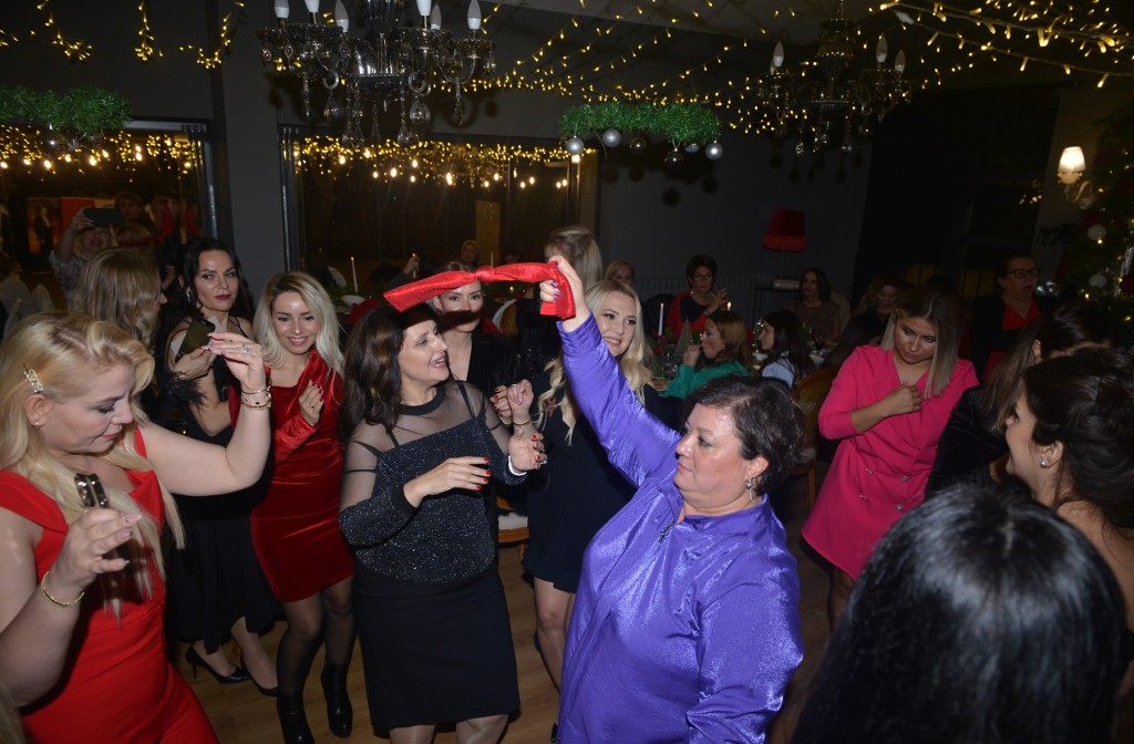 Annelerden 2022'ye renkli veda