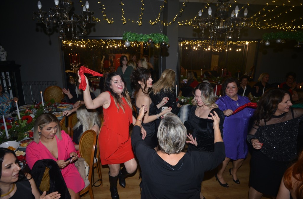 Annelerden 2022'ye renkli veda