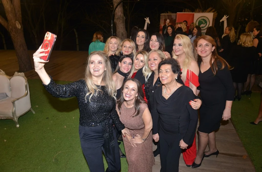 Annelerden 2022'ye renkli veda