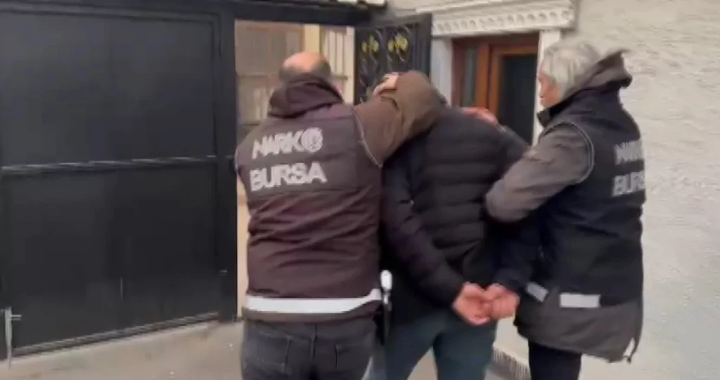 Bursa'da zehir tacirlerine dev operasyon! 5 ilde eş zamanlı baskın