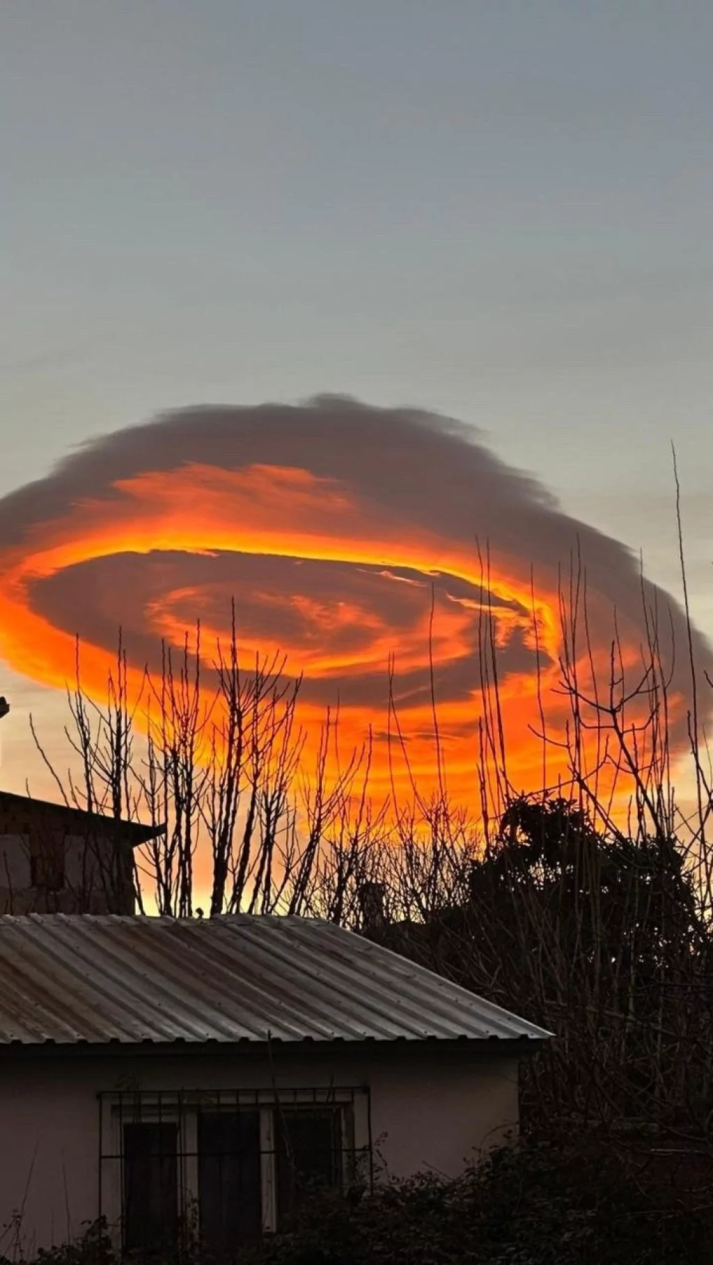 Bursa'da UFO görünümlü bulut