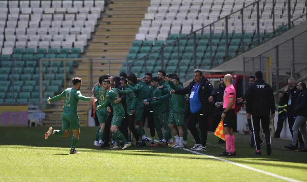 Bursaspor: 3 - Bayburt Özel İdare Spor: 1