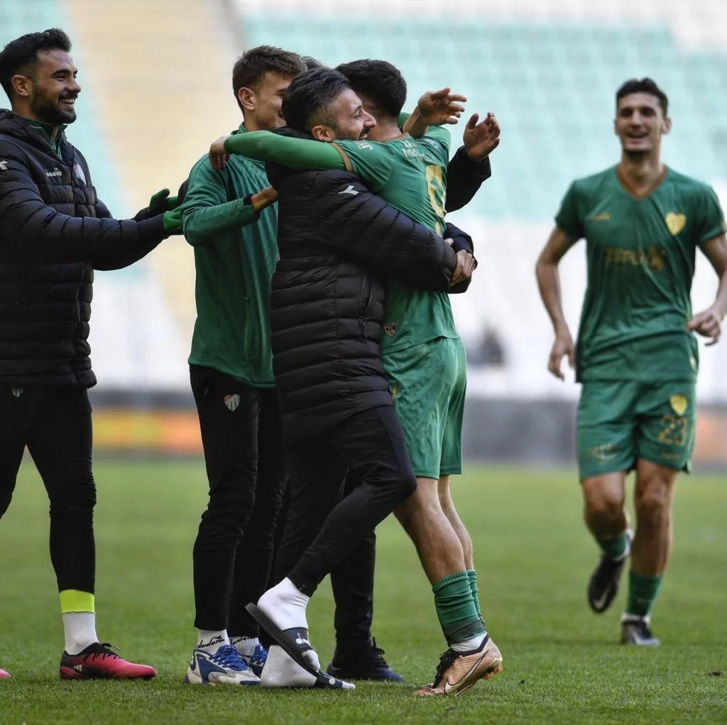 Bursaspor: 3 - Bayburt Özel İdare Spor: 1