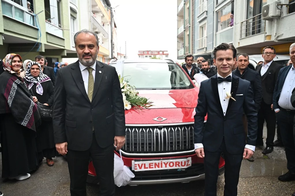Bursa'nın yerlisi Togg, gelin arabası oldu
